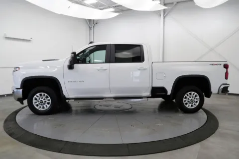More photos of 2020 Chevrolet Silverado 2500HD LT at Chillicothe Truck, OH