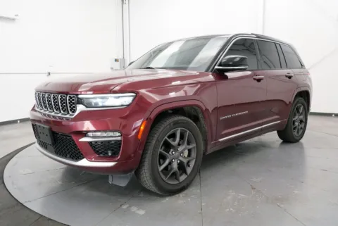 Another view of 2022 Jeep Grand Cherokee Summit for sale in Chillicothe, OH at Chillicothe Truck