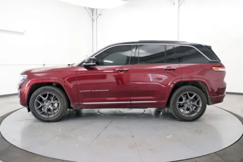 More photos of 2022 Jeep Grand Cherokee Summit at Chillicothe Truck, OH