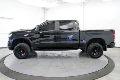More photos of 2022 Chevrolet Silverado 1500 LT Trail Boss at Chillicothe Truck, OH