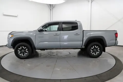 More photos of 2018 Toyota Tacoma SR5 at Chillicothe Truck, OH