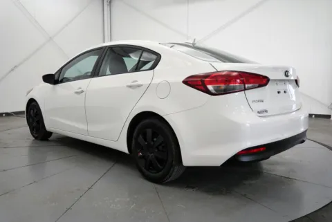 More photos of 2017 Kia Forte LX at Chillicothe Truck, OH