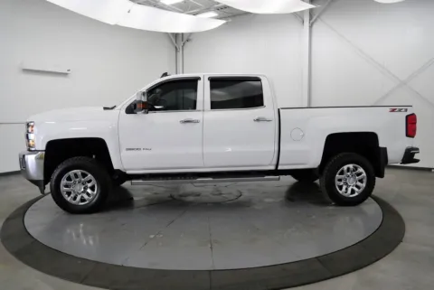 More photos of 2019 Chevrolet Silverado 3500HD LTZ at Chillicothe Truck, OH
