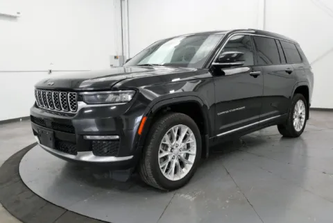 More photos of 2021 Jeep Grand Cherokee L Summit at Chillicothe Truck, OH