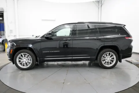 More photos of 2021 Jeep Grand Cherokee L Summit at Chillicothe Truck, OH