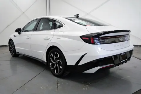 More photos of 2025 Hyundai Sonata SEL at Chillicothe Truck, OH