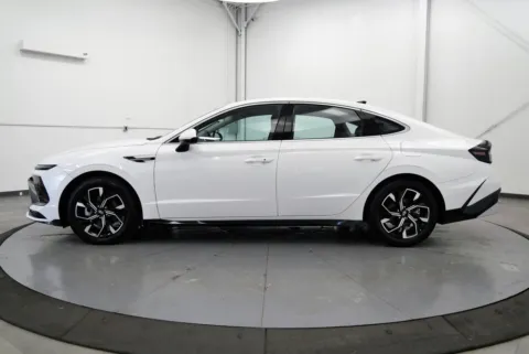 More photos of 2025 Hyundai Sonata SEL at Chillicothe Truck, OH