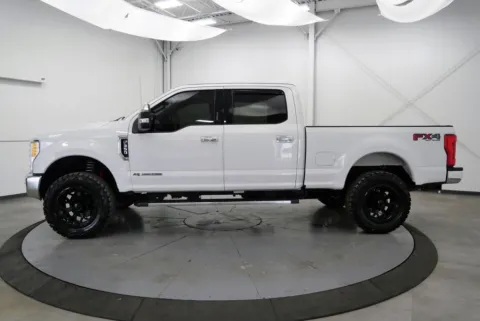 More photos of 2017 Ford F-350SD Lariat at Chillicothe Truck, OH