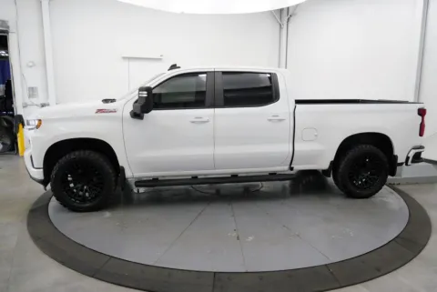 More photos of 2019 Chevrolet Silverado 1500 RST at Chillicothe Truck, OH