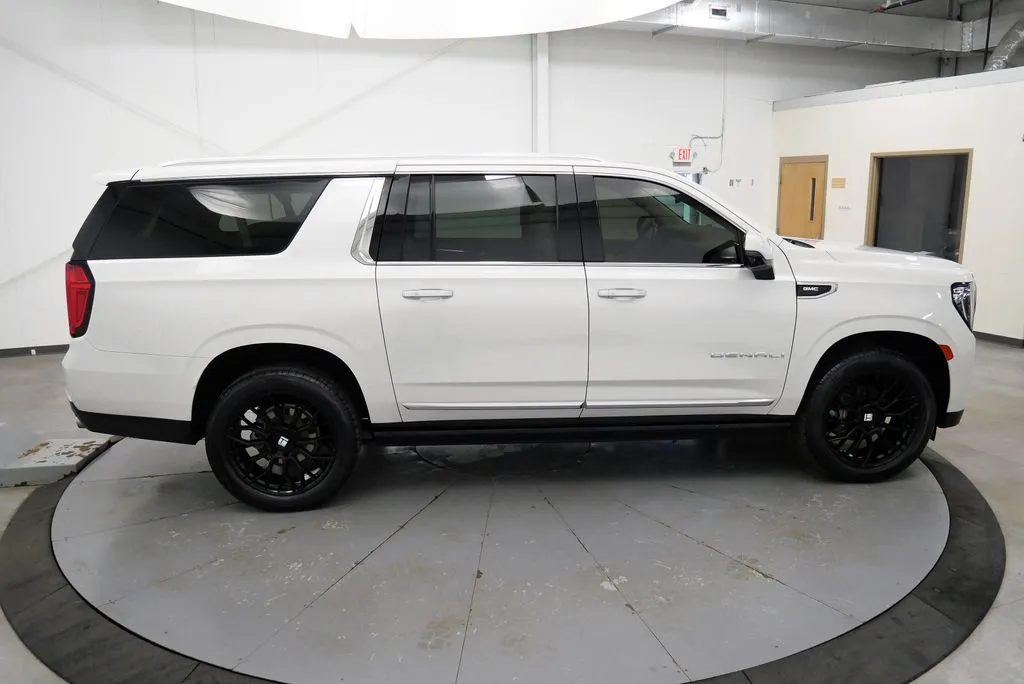 2023 GMC Yukon XL Denali - Photo 8