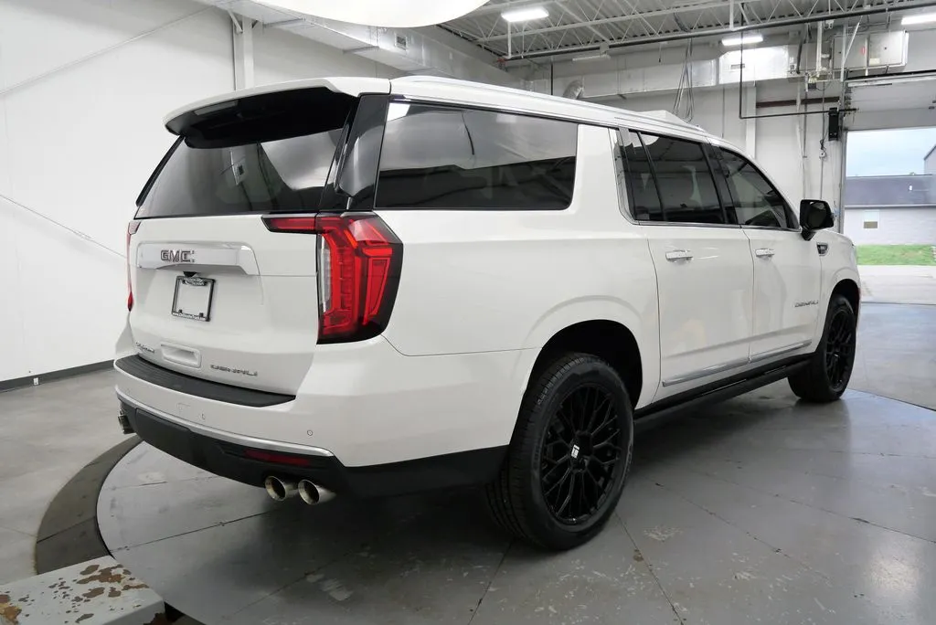 2023 GMC Yukon XL Denali - Photo 7