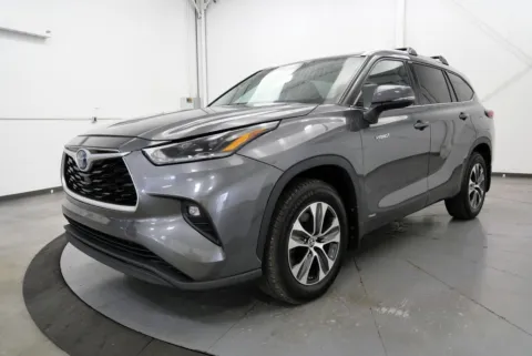 Another view of 2021 Toyota Highlander Hybrid XLE for sale in Chillicothe, OH at Chillicothe Truck