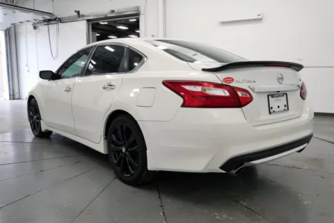 More photos of 2017 Nissan Altima 2.5 SR at Chillicothe Truck, OH