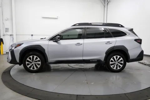 More photos of 2024 Subaru Outback 2.5i at Chillicothe Truck, OH
