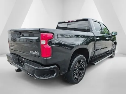 More photos of 2019 Chevrolet Silverado 1500 High Country at Chillicothe Truck, OH