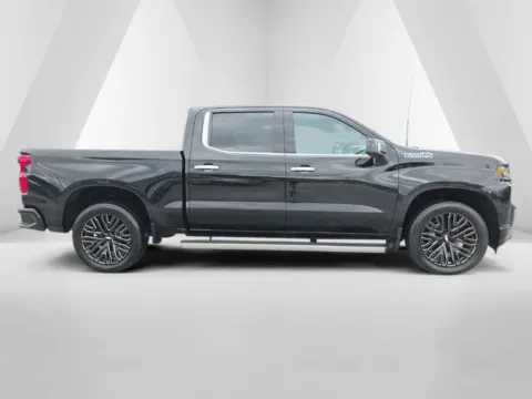 More photos of 2019 Chevrolet Silverado 1500 High Country at Chillicothe Truck, OH