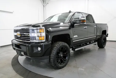 Another view of 2016 Chevrolet Silverado 2500 HD High Country for sale in Chillicothe, OH at Chillicothe Truck