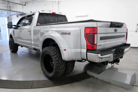 More photos of 2021 Ford F-350SD Lariat at Chillicothe Truck, OH