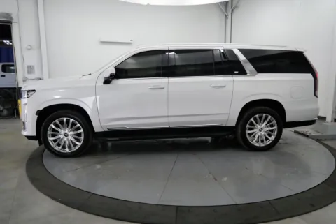 More photos of 2021 Cadillac Escalade ESV Premium at Chillicothe Truck, OH