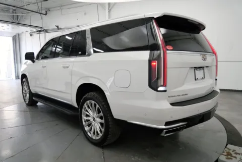 More photos of 2021 Cadillac Escalade ESV Premium at Chillicothe Truck, OH