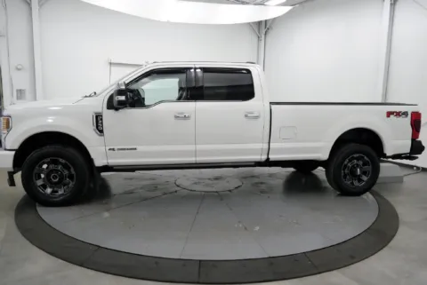More photos of 2022 Ford F-350SD Platinum at Chillicothe Truck, OH