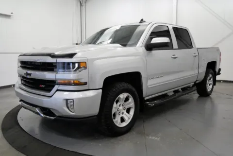 More photos of 2017 Chevrolet Silverado 1500 LT at Chillicothe Truck, OH