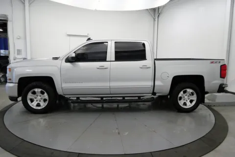 More photos of 2017 Chevrolet Silverado 1500 LT at Chillicothe Truck, OH