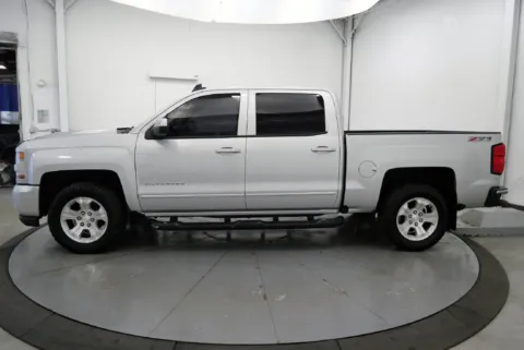 More photos of 2017 Chevrolet Silverado 1500 LT at Chillicothe Truck, OH
