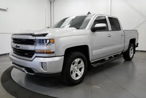 Another view of 2017 Chevrolet Silverado 1500 LT for sale in Chillicothe, OH at Chillicothe Truck