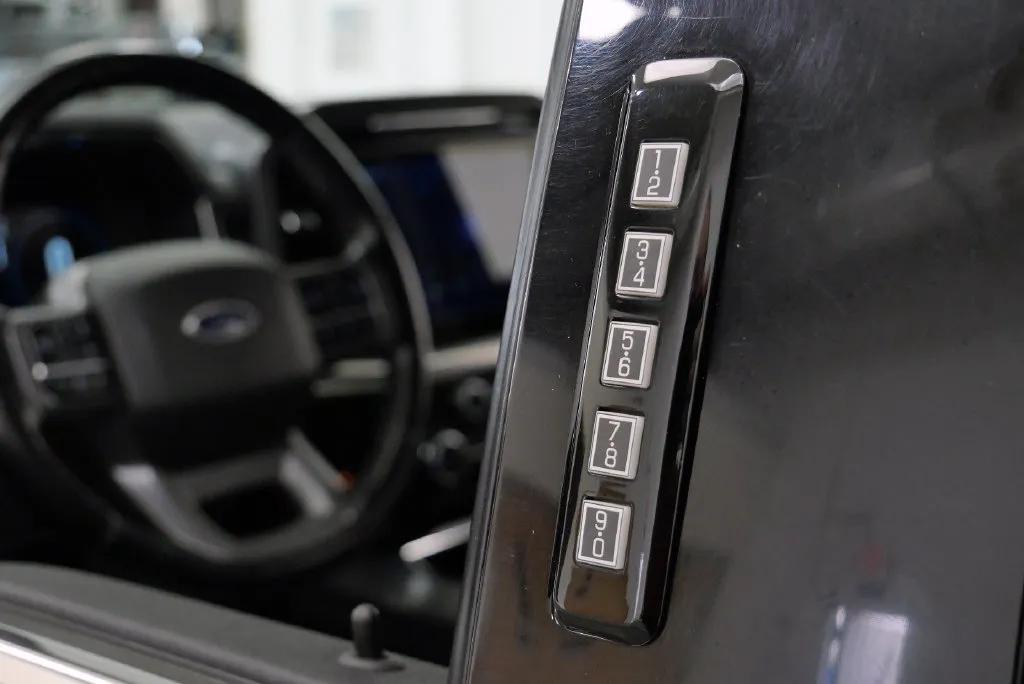 2021 Ford F-150 Lariat - Photo 17