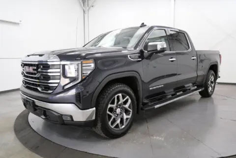 More photos of 2023 GMC Sierra 1500 SLT at Chillicothe Truck, OH