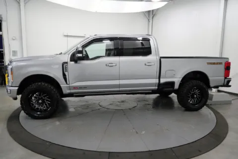 More photos of 2023 Ford F-250SD Platinum at Chillicothe Truck, OH