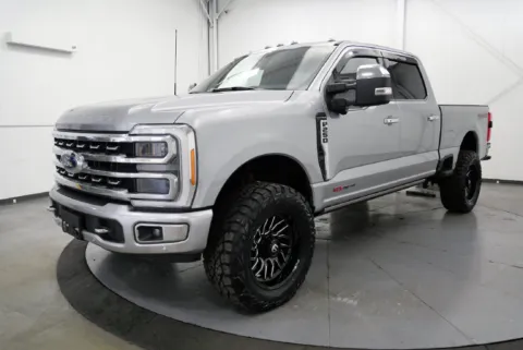 More photos of 2023 Ford F-250SD Platinum at Chillicothe Truck, OH