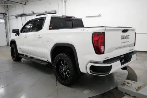 More photos of 2020 GMC Sierra 1500 Elevation at Chillicothe Truck, OH