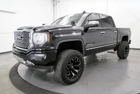 More photos of 2017 GMC Sierra 1500 Denali at Chillicothe Truck, OH