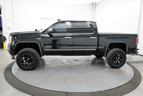 More photos of 2017 GMC Sierra 1500 Denali at Chillicothe Truck, OH
