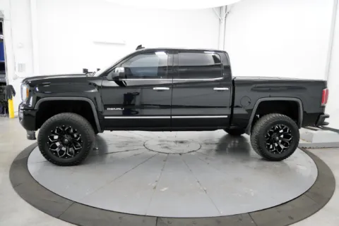 More photos of 2017 GMC Sierra 1500 Denali at Chillicothe Truck, OH