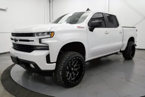 More photos of 2019 Chevrolet Silverado 1500 RST at Chillicothe Truck, OH