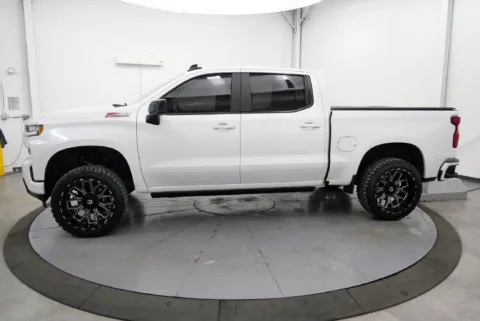 More photos of 2019 Chevrolet Silverado 1500 RST at Chillicothe Truck, OH