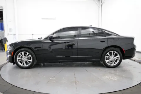 More photos of 2022 Dodge Charger SXT at Chillicothe Truck, OH