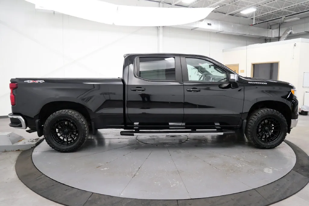 2024 Chevrolet Silverado 1500 LT - Photo 9