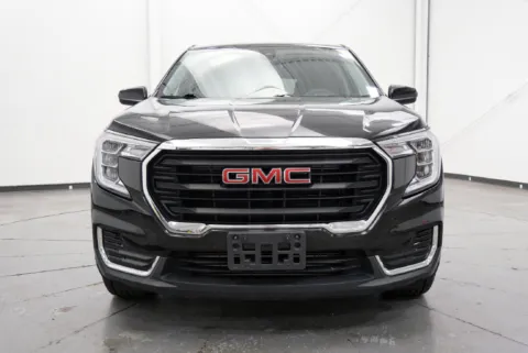 Another view of 2024 GMC Terrain SLE for sale in Chillicothe, OH at Chillicothe Truck