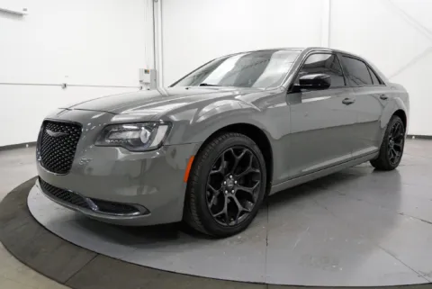 More photos of 2019 Chrysler 300 Touring at Chillicothe Truck, OH