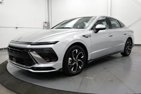 More photos of 2025 Hyundai Sonata SEL at Chillicothe Truck, OH