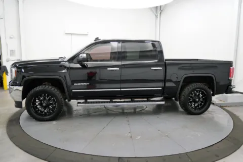 More photos of 2018 GMC Sierra 1500 SLT at Chillicothe Truck, OH