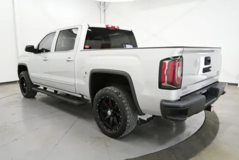 More photos of 2018 GMC Sierra 1500 SLT at Chillicothe Truck, OH