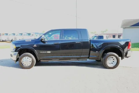 More photos of 2022 Ram 3500 Laramie Longhorn at Chillicothe Truck, OH