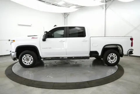 More photos of 2021 Chevrolet Silverado 2500HD LT at Chillicothe Truck, OH