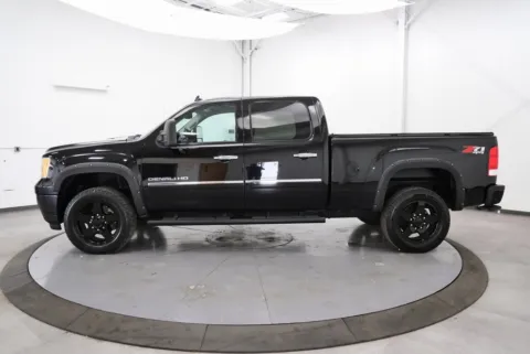 More photos of 2013 GMC Sierra 2500HD Denali at Chillicothe Truck, OH