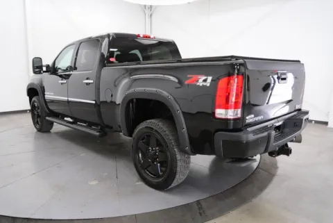 More photos of 2013 GMC Sierra 2500HD Denali at Chillicothe Truck, OH